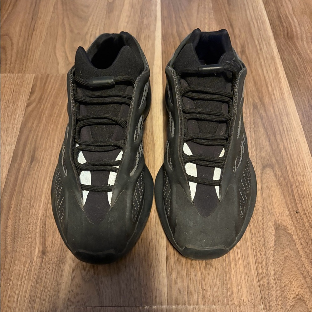 Yeezy 700 v3 Black